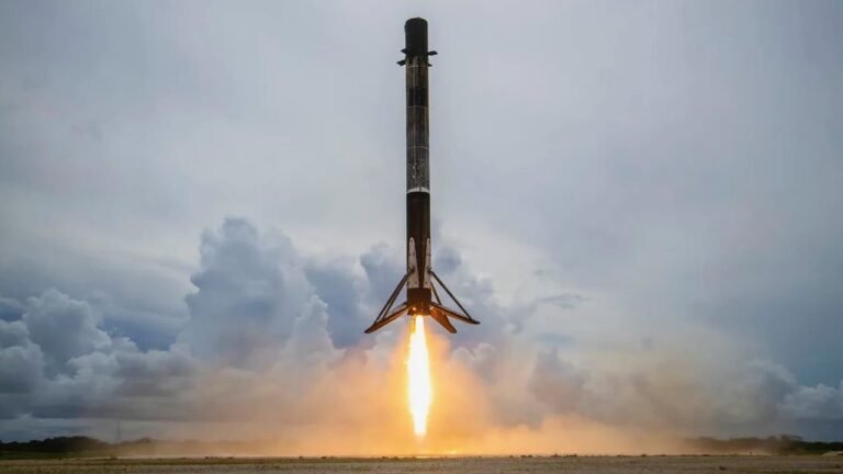 SpaceX Falcon 9 Roket Ekibi, İlk Neil Armstrong Uzay Ödülünü Kazandı