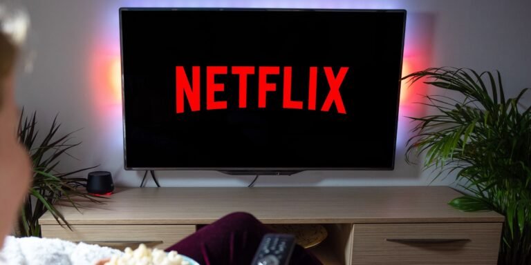 Netflix'in Yeni Romantik Dizisine 'Heated Rivalry' Yıldızı Katıldı