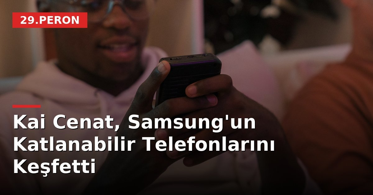 Kai Cenat, Samsung'un Katlanabilir Telefonlarını Keşfetti